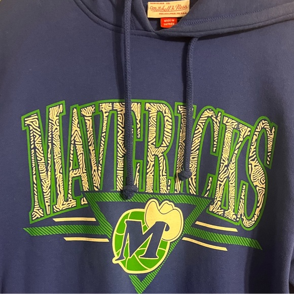 NBA Dallas Mavericks Mitchell & Ness Hoodie. Large - Picture 6 of 7